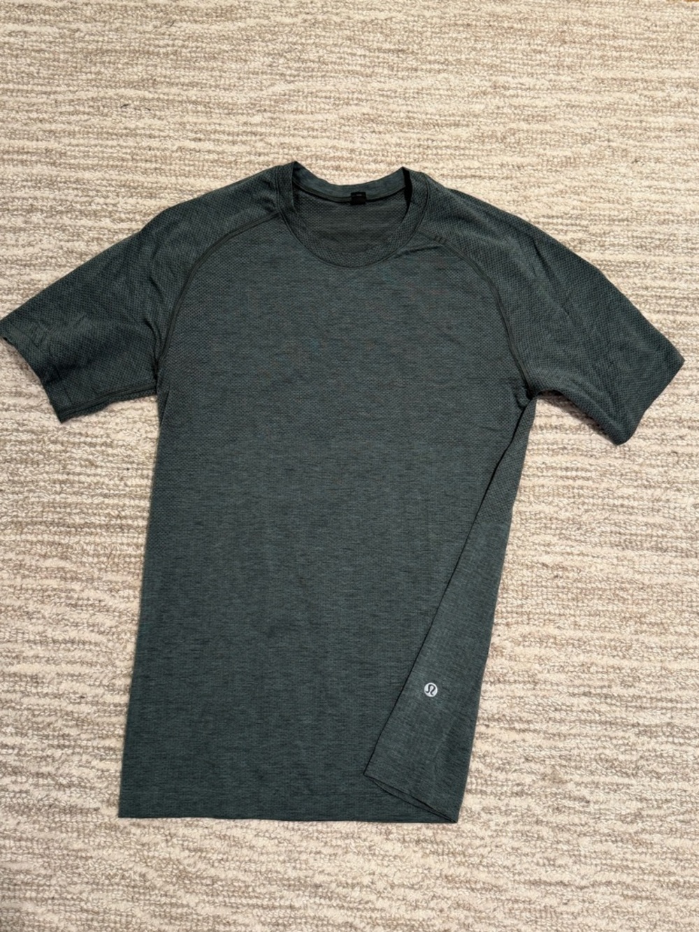 Lululemon tech t-shirt, sage green.